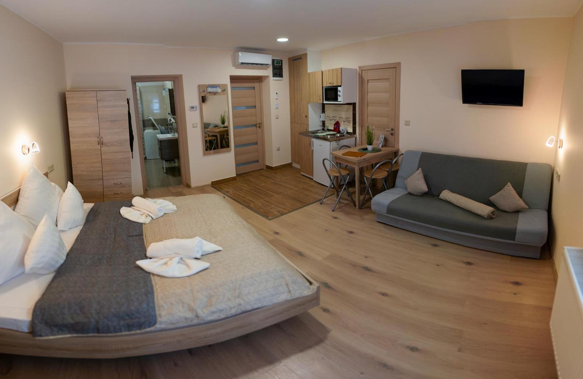 Holiday Apartmanhaz Гюла Екстериор снимка
