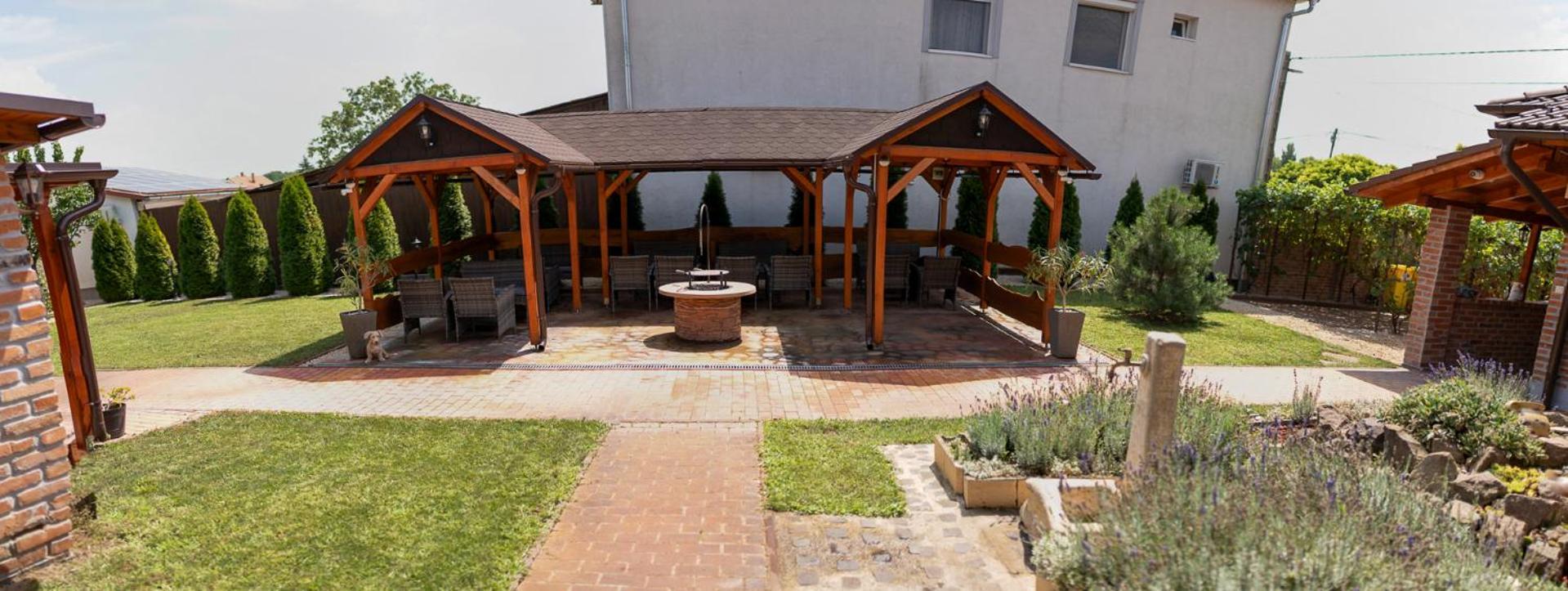 Holiday Apartmanhaz Гюла Екстериор снимка