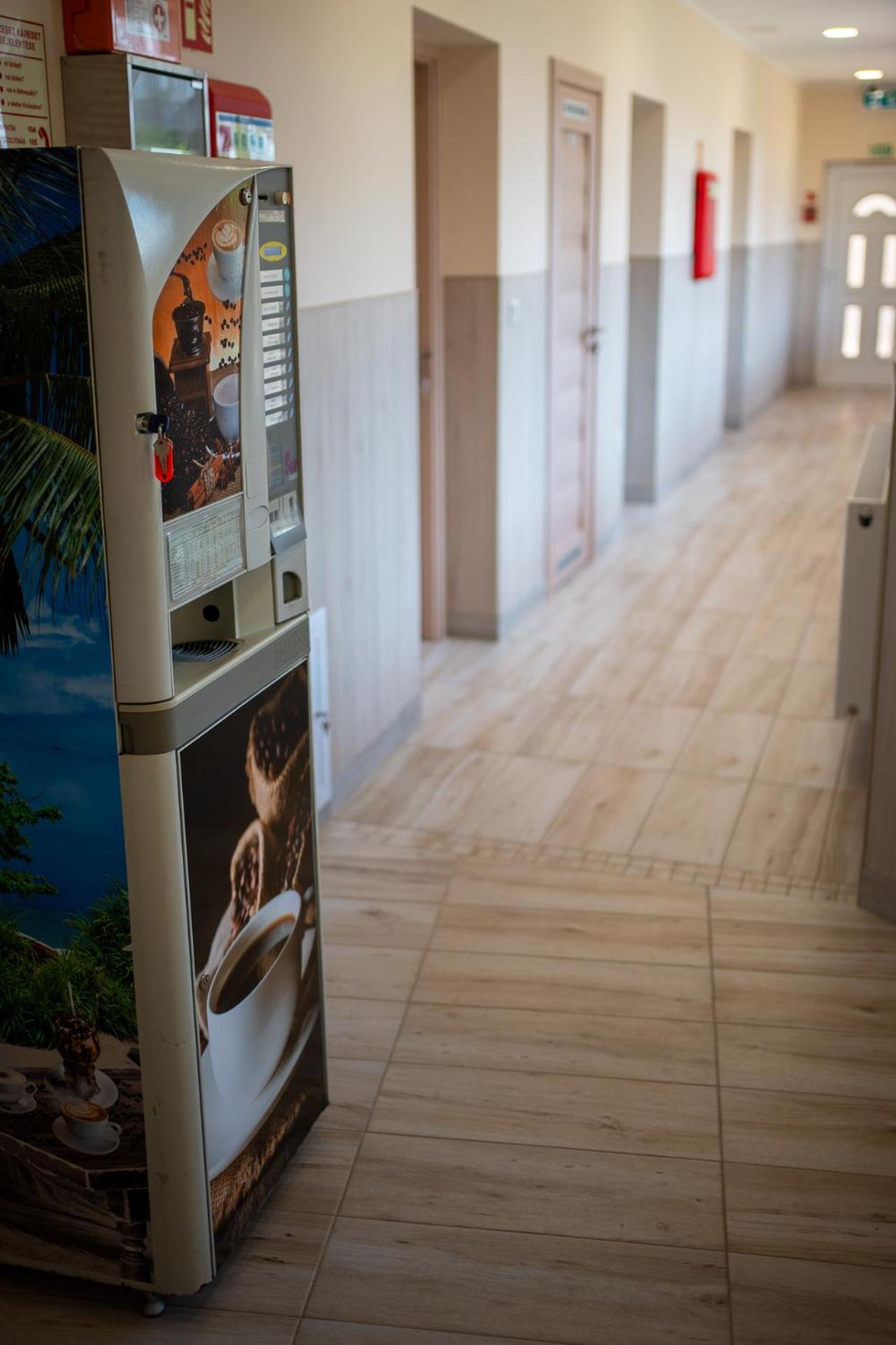 Holiday Apartmanhaz Гюла Екстериор снимка