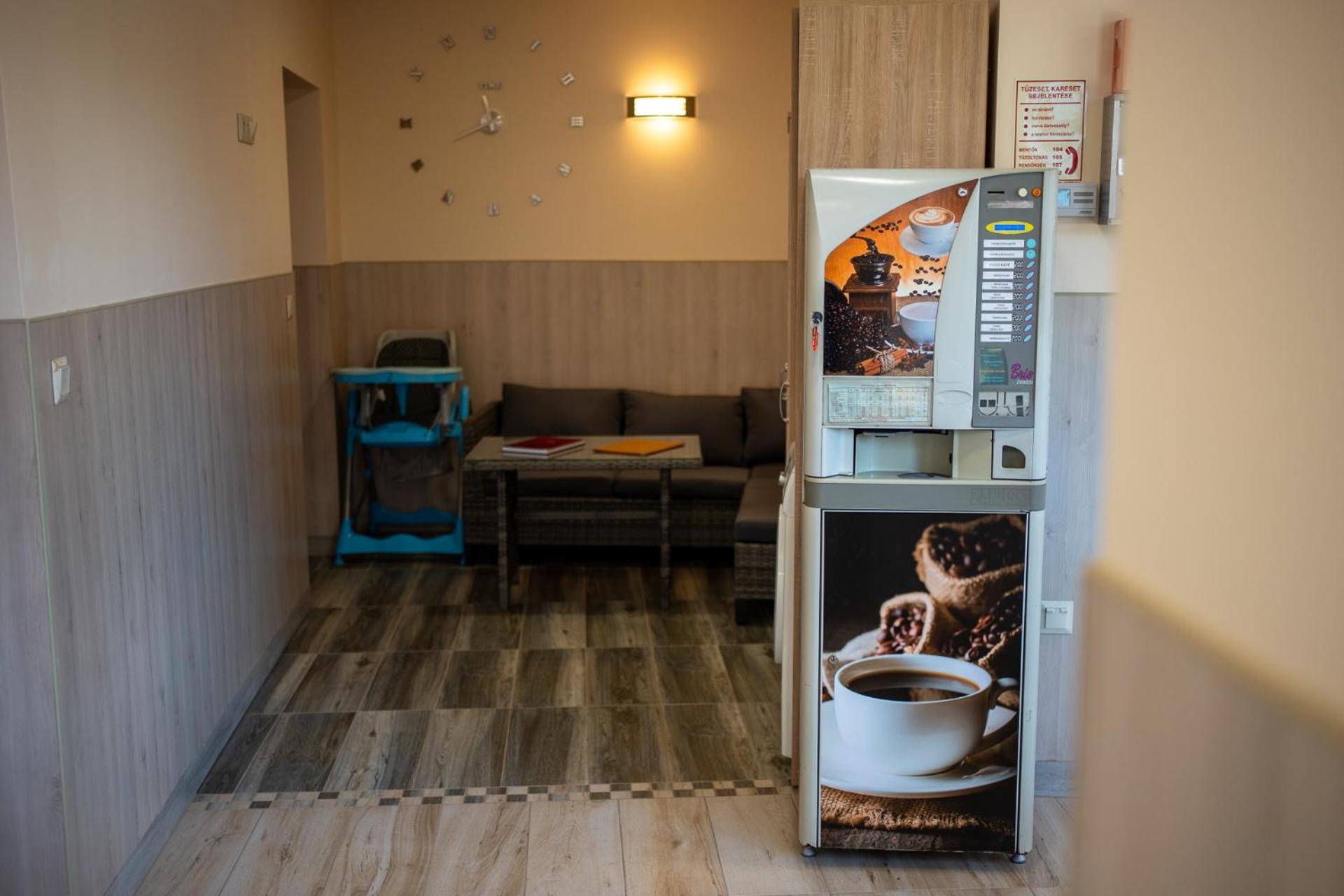Holiday Apartmanhaz Гюла Екстериор снимка