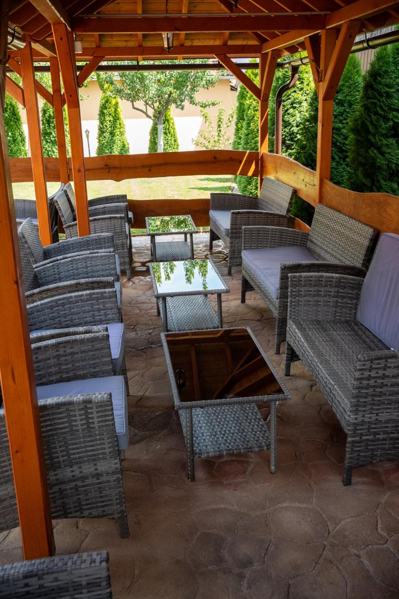 Holiday Apartmanhaz Гюла Екстериор снимка